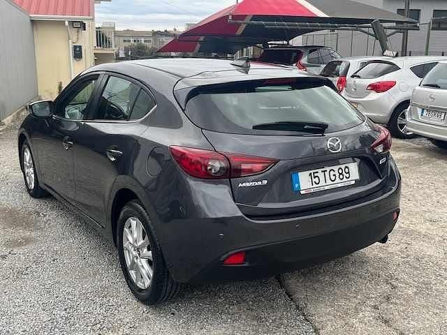 Usado Mazda 3 105 HP (77 kW) 2017 Cinzento Sedan