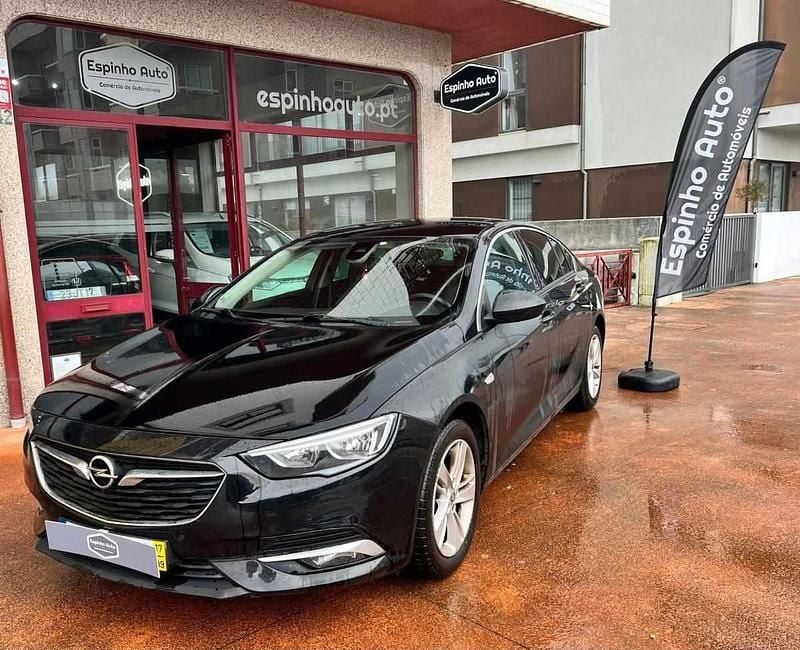 Usado Opel Insignia 110 HP (80 kW) 2017 Preto