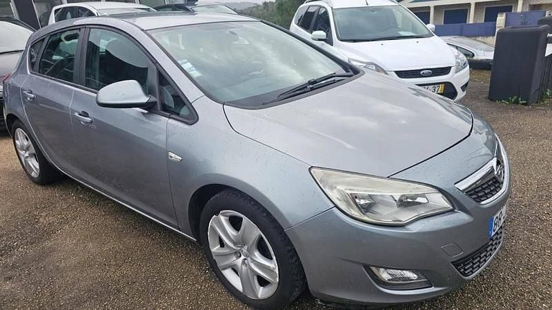 Usado Opel Astra 95 HP (69 kW) 2010 Cinzento