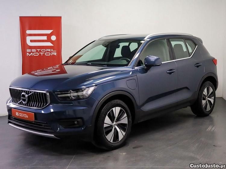 Azul Usado 2020 Volvo XC40 Inscription SUV | € 28.250 (Preço justo) - Imagem 1/1