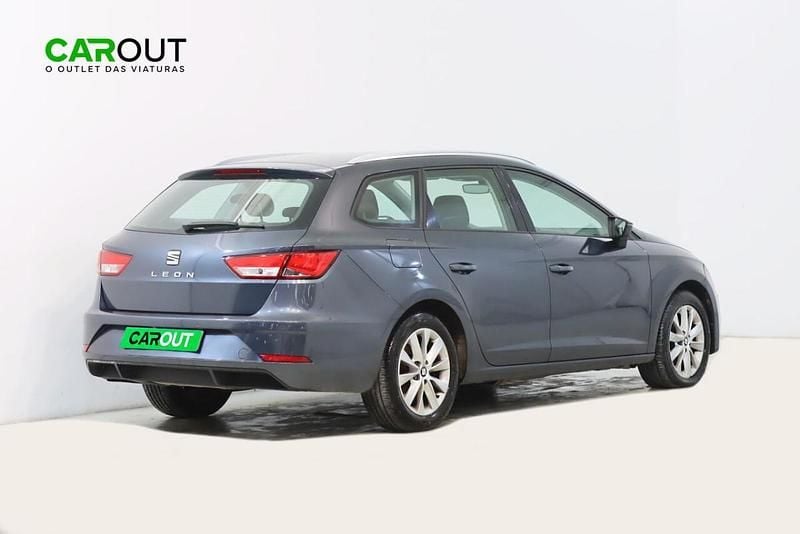 Usado Seat Leon ST 115 HP (84 kW) 2019 Cinzento Carrinha