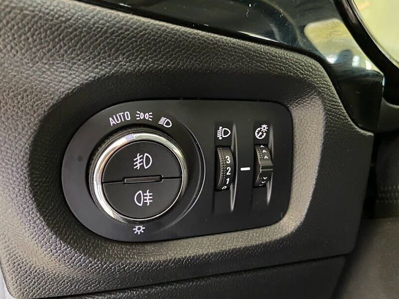 Usado Opel Corsa Business 100 HP (73 kW) 2021 Preto Citadino