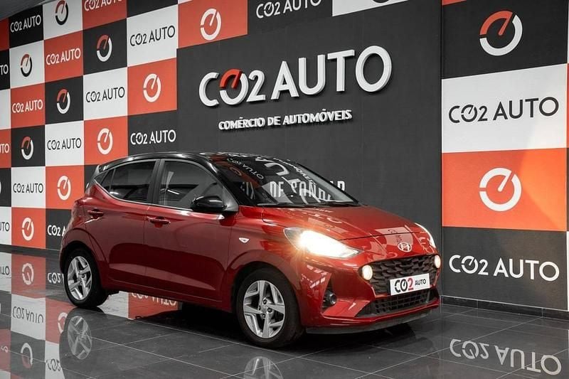 Usado Hyundai i10 Comfort 67 HP (49 kW) 2022 Vermelho Citadino