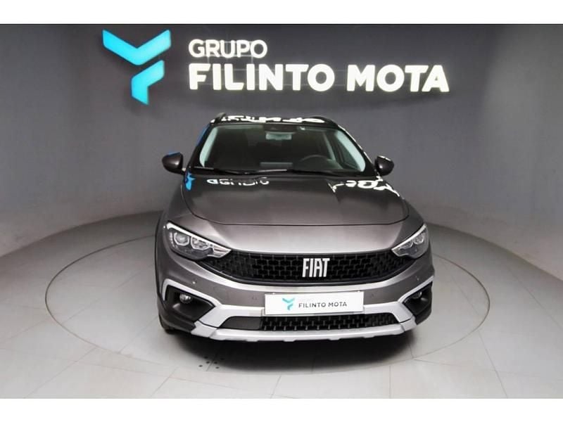 Cinzento Usado 2023 Fiat Tipo Sedan | € 17.740 (Preço justo) - Imagem 1/4