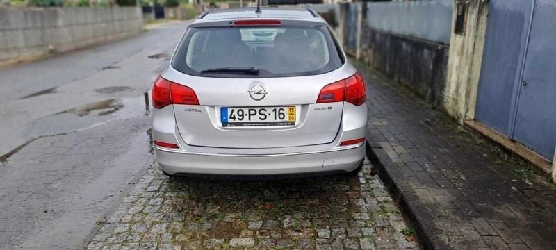 Cinzento Usado 2015 Opel Astra Carrinha | € 8.500 (Preço justo) - Imagem 1/4
