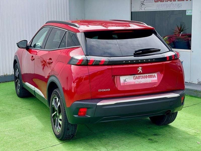 Usado Peugeot 2008 Allure 102 HP (75 kW) 2022 Vermelho SUV