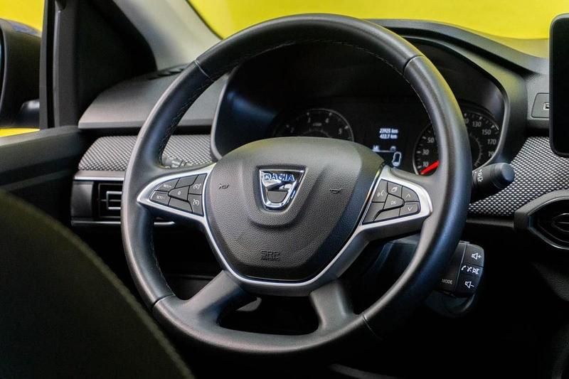 Usado Dacia Sandero Essentiel 67 HP (49 kW) 2021 Azul Citadino