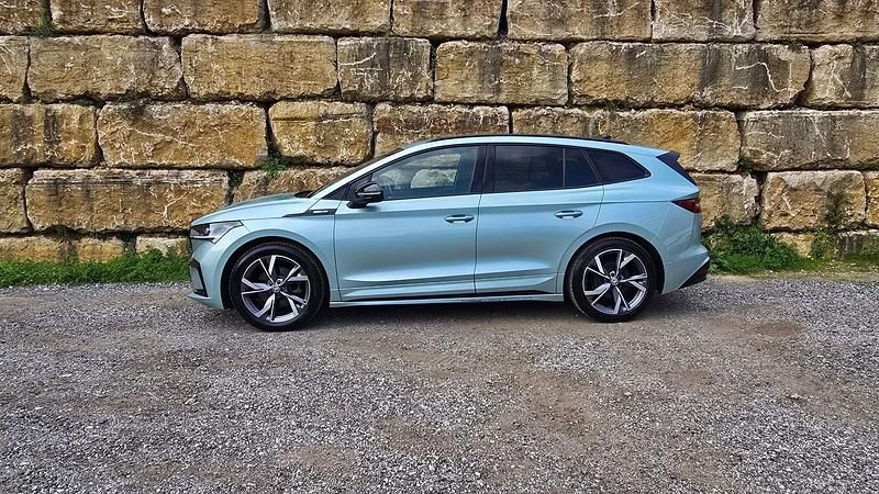 Usado Skoda Enyaq iV SportLine 150 kW (204 HP) 2023 Verde SUV