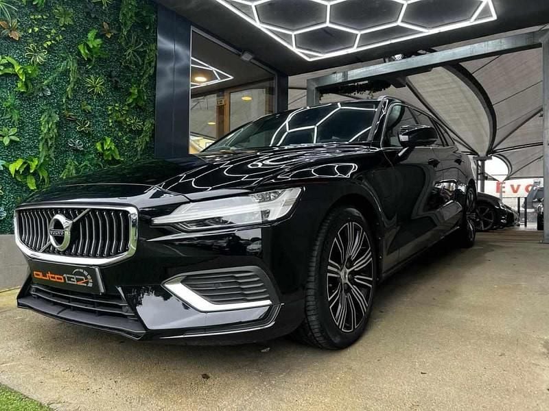 Usado Volvo V60 340 HP (250 kW) 2020 Preto Carrinha