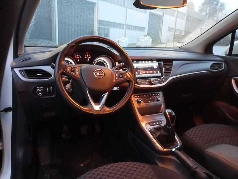 Usado Opel Astra 105 HP (77 kW) 2017 Sedan