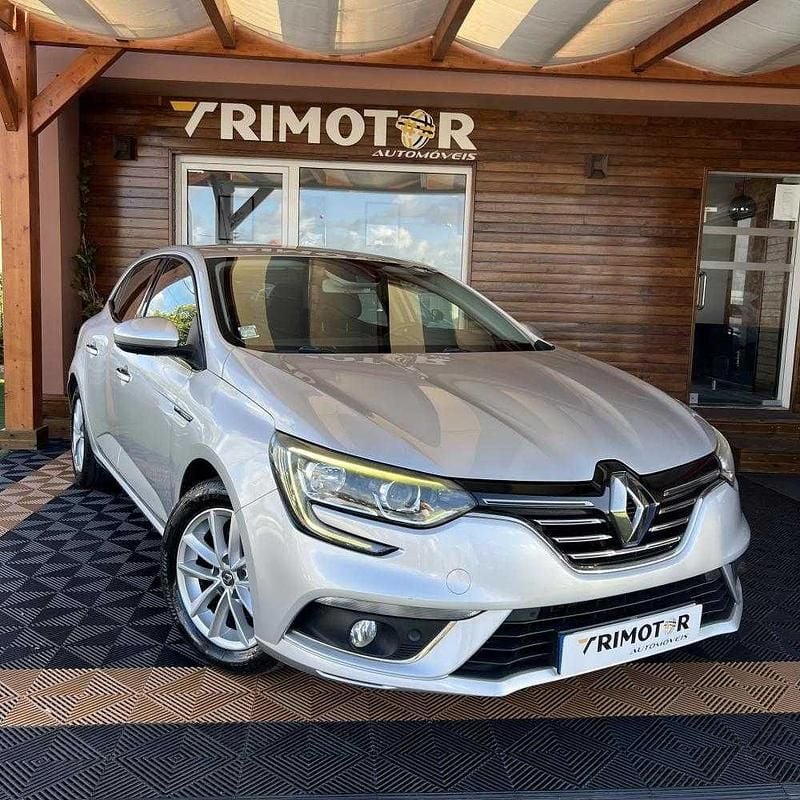 Cinzento Usado 2016 Renault Mégane III Intens Sedan | € 11.990 (Preço justo) - Imagem 1/4