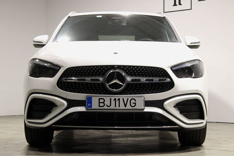 Branco Usado 2024 Mercedes GLA180 AMG line SUV | € 48.500 (Preço elevado) - Imagem 1/4