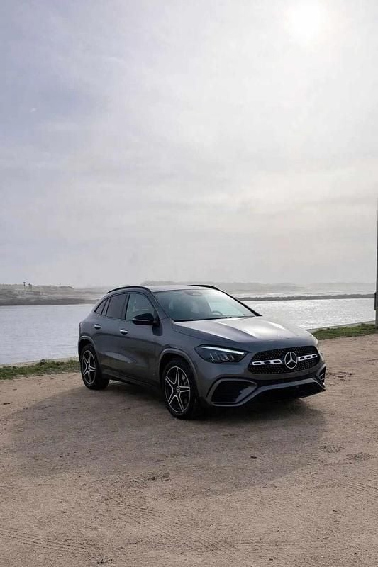 Usado Mercedes GLA180 116 HP (85 kW) 2024 Cinzento SUV