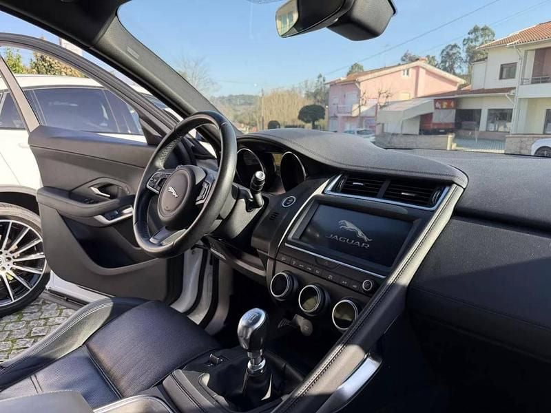 Usado Jaguar E-Pace R-Dynamic 150 HP (110 kW) 2019 Branco SUV