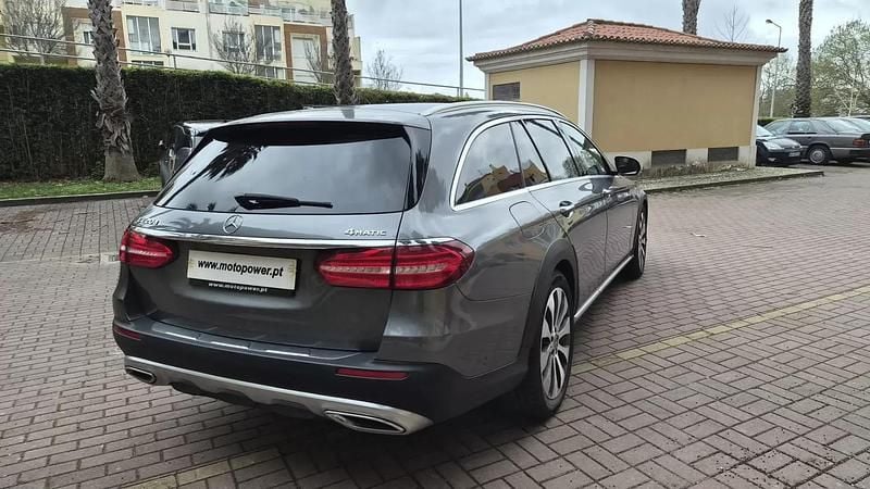Usado Mercedes E220 All-Terrain Avantgarde 194 HP (142 kW) 2018 Cinza Carrinha