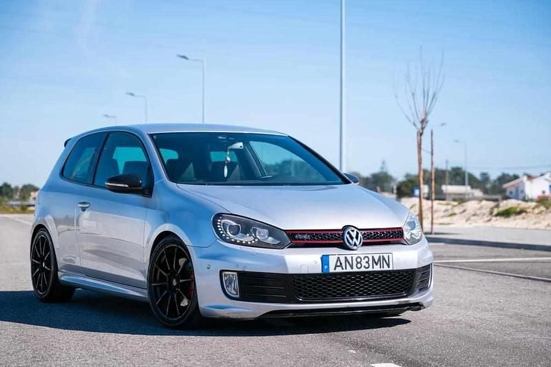 Usado VW Golf VI 211 HP (155 kW) 2011 Cinzento Citadino