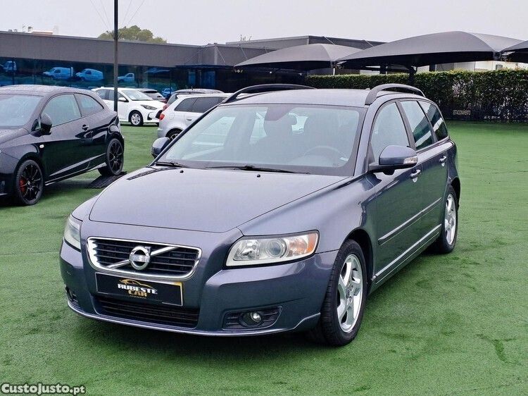Cinza Usado 2011 Volvo V50 Carrinha | € 13.499 - Imagem 1/1