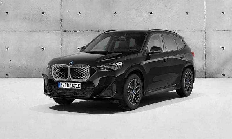 Preto sapphire metalizada Novo 2025 BMW iX1 SUV | € 64.965 - Imagem 1/4