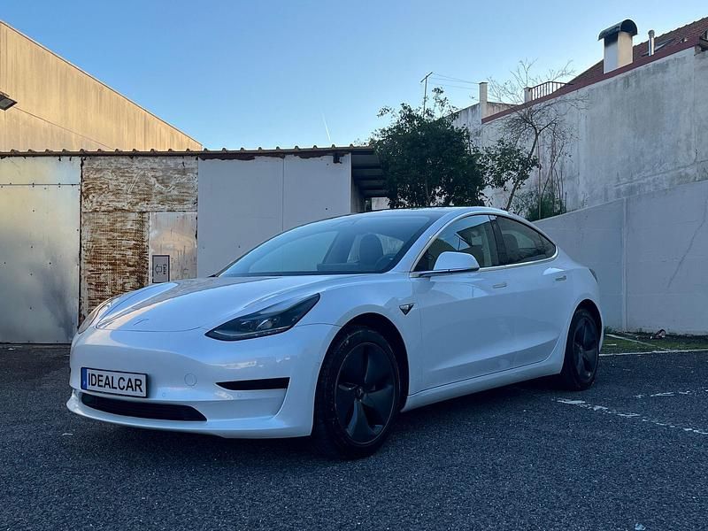 Branco Usado 2020 Tesla Model 3 Standard Range Plus Sedan | € 21.900 (Preço elevado) - Imagem 1/4