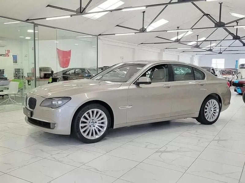 Cinza antracite Usado 2009 BMW 730 Comfort Edition Sedan | € 24.000 - Imagem 1/4