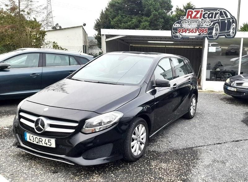 Preto Usado 2015 Mercedes B180 Urban Monovolume | € 9.900 (Super Preço) - Imagem 1/4