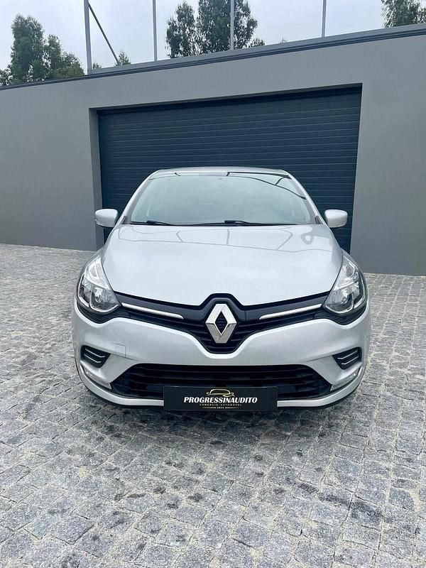 Cinzento Usado 2017 Renault Clio IV Citadino | € 8.950 (Bom preço) - Imagem 1/4