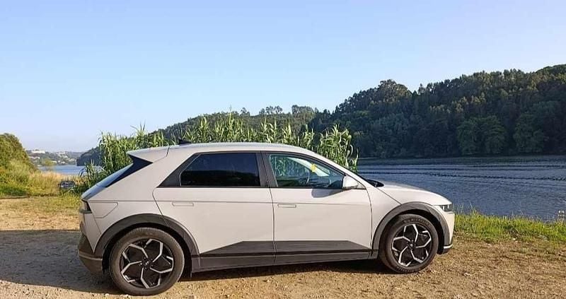 Cinzento Usado 2023 Hyundai Ioniq 5 SUV | € 30.500 - Imagem 1/4