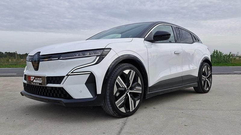 Branco Usado 2023 Renault Mégane IV Iconic | € 36.500 - Imagem 1/4