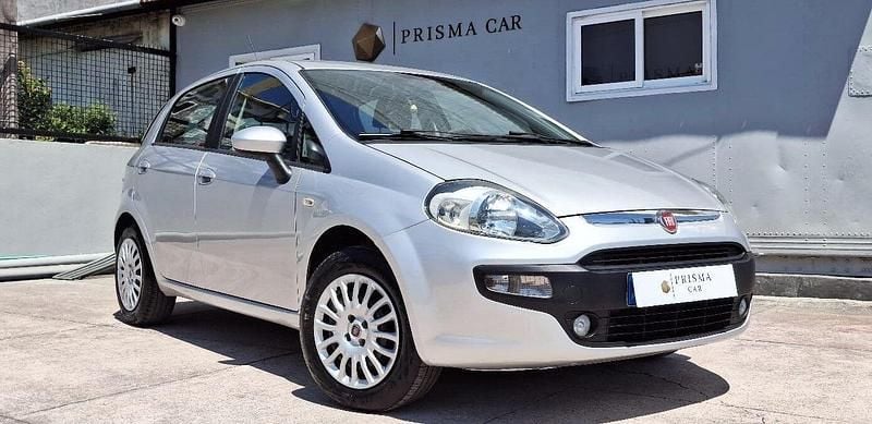 Cinza Usado 2010 Fiat Punto Evo Dynamic Citadino | € 6.990 (Caro) - Imagem 1/4