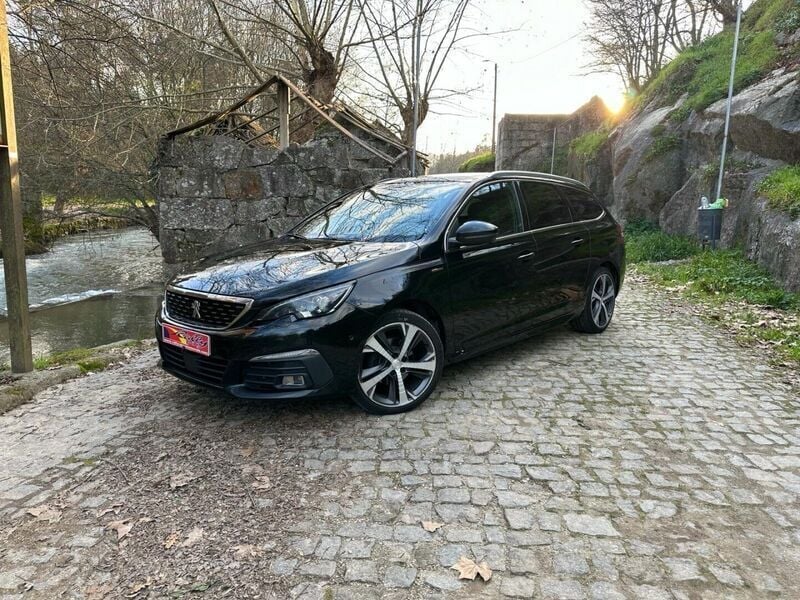Preto (metalizado) Usado 2019 Peugeot 308 GT Carrinha | € 19.990 - Imagem 1/4