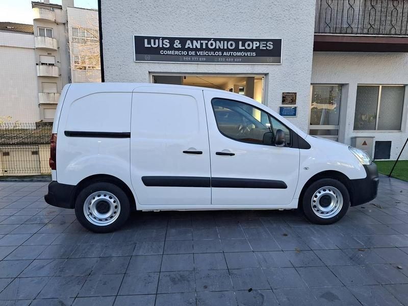 Branco Usado 2017 Citroën Berlingo Monovolume | € 11.650 (Preço justo) - Imagem 1/4