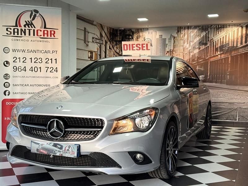 Cinza Usado 2013 Mercedes CLA200 Urban Sedan | € 16.990 (Preço justo) - Imagem 1/4