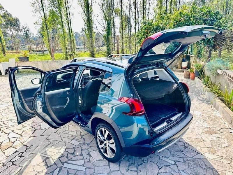 Usado Peugeot 2008 Crossway 110 HP (80 kW) 2016 Azul SUV