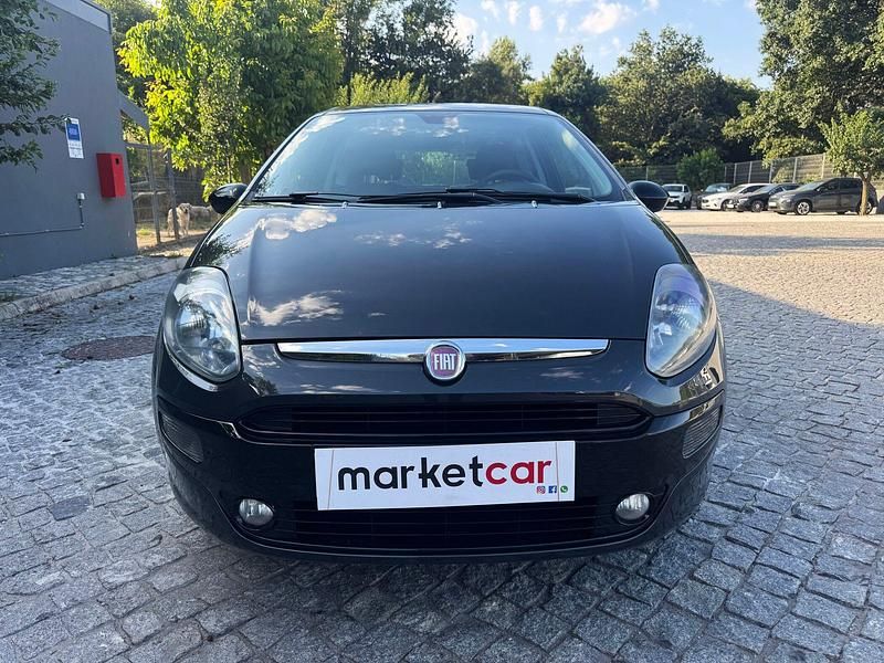 Usado Fiat Punto Evo Dynamic 85 HP (62 kW) 2011 Preto Citadino
