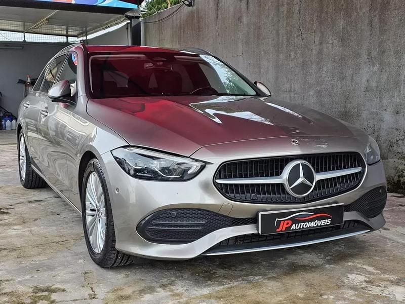Usado Mercedes C200 Avantgarde 163 HP (119 kW) 2022 Bege Carrinha