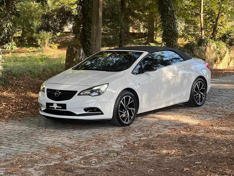 Usado Opel Cascada 195 HP (143 kW) 2013 Branco Cabrios