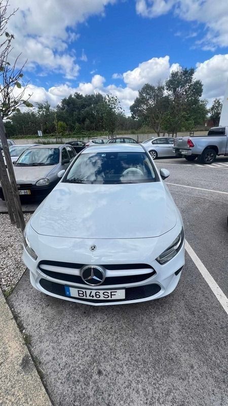 Branco Usado 2020 Mercedes A180 Citadino | € 23.500 (Preço justo) - Imagem 1/4