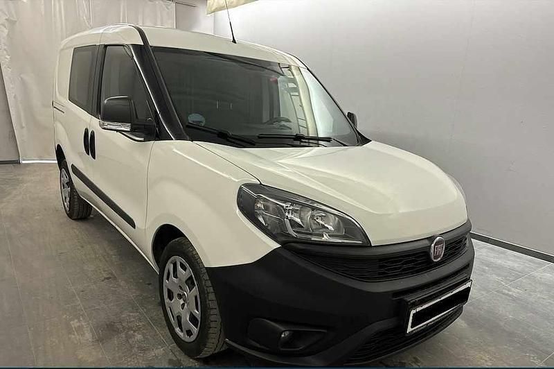 Usado Fiat Doblò 95 HP (69 kW) 2020 Branco