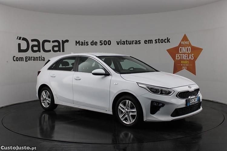 Branco Usado 2021 Kia Ceed Citadino | € 11.899 (Preço justo) - Imagem 1/1