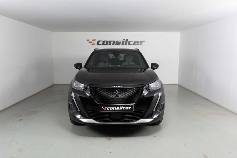 Usado Peugeot e-2008 Allure 100 kW (136 HP) 2023 Preto SUV