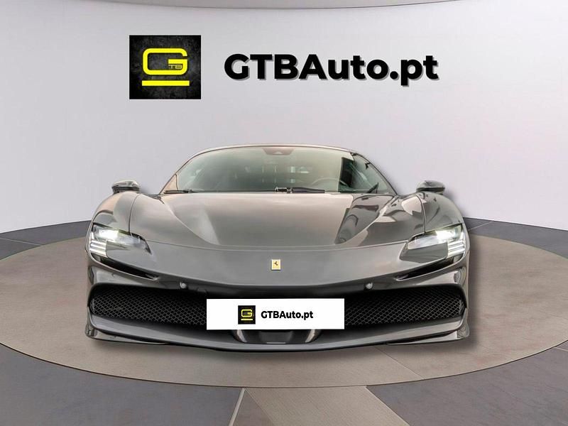 Cinza Usado 2022 Ferrari SF90 Coupé | € 449.000 - Imagem 1/4