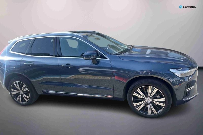 Azul Usado 2025 Volvo XC60 Plus SUV | € 65.724 - Imagem 1/4
