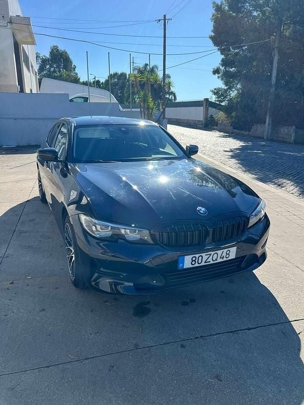 Preto Usado 2019 BMW 330 Citadino | € 23.000 - Imagem 1/4