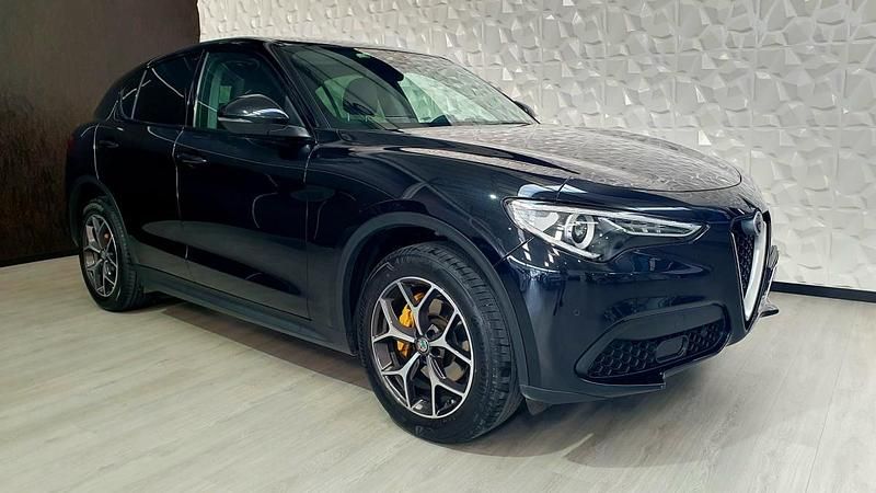 Usado Alfa Romeo Stelvio Super 210 HP (154 kW) 2019 Preto SUV
