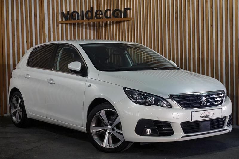 Branco Usado 2020 Peugeot 308 GT | € 14.500 (Bom preço) - Imagem 1/4