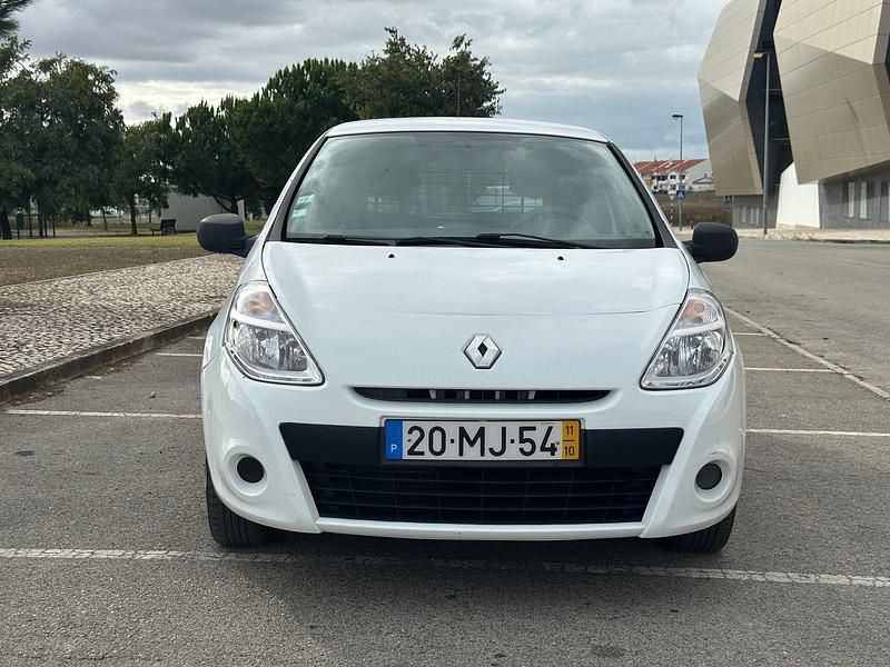 Usado Renault Clio II Collection 75 HP (55 kW) 2011 Branco Citadino