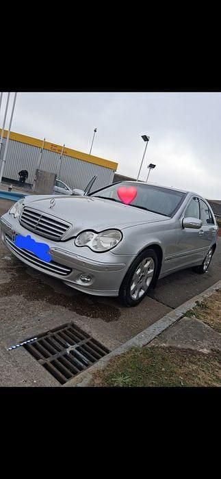 Usado 2005 Mercedes C220 Sedan | € 2.250 - Imagem 1/4
