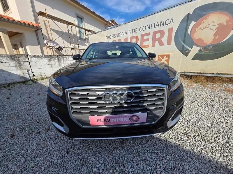 Usado Audi Q2 116 HP (85 kW) 2018 Preto SUV