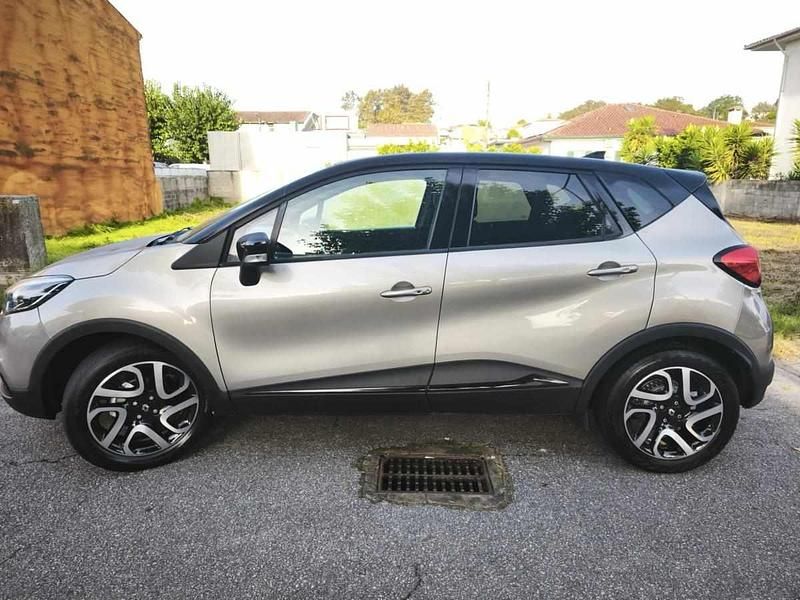 Cinzento Usado 2015 Renault Captur SUV | € 10.850 (Preço justo) - Imagem 1/4