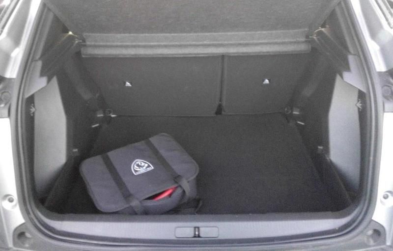 Usado Peugeot e-2008 Allure 114 kW (156 HP) 2025 Cinza SUV